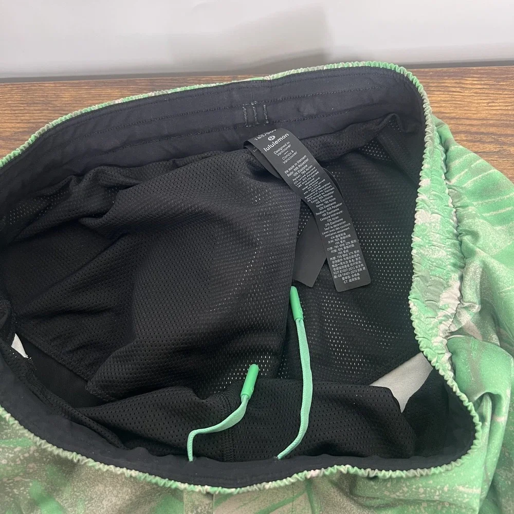 Lululemon Channel Cross Swim Shorts Mens L Palm 5